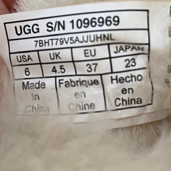 UGG Bailey Button UGG Charm Chestnut Brown Sheepskin Boots Size 6 - Picture 12 of 16